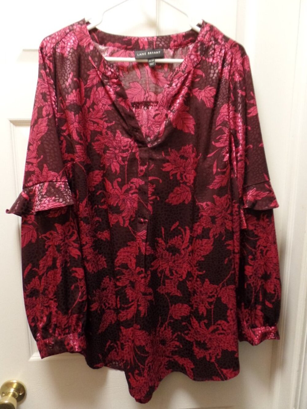 Lane Bryant 18/20 Floral Red Rose Imprinted Design Blouse w/Sleeve Ruffle Detail